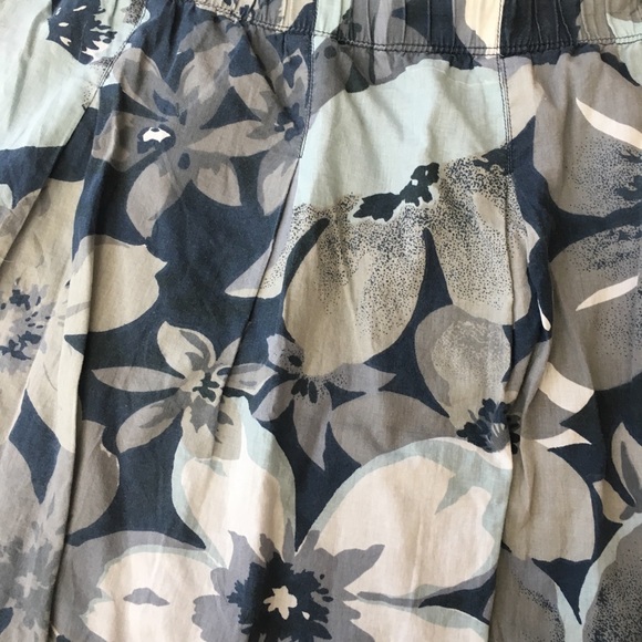 Skirt with blue flowers - Picture 2 of 3